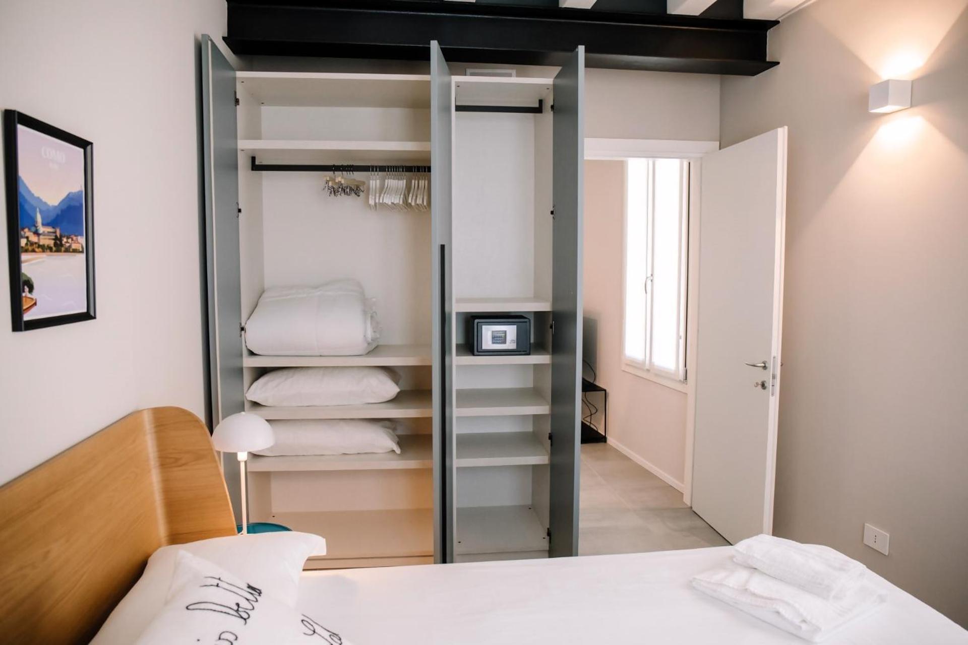 Elegant Beige Apartment - 5 Minutes From The Lake Como Zewnętrze zdjęcie