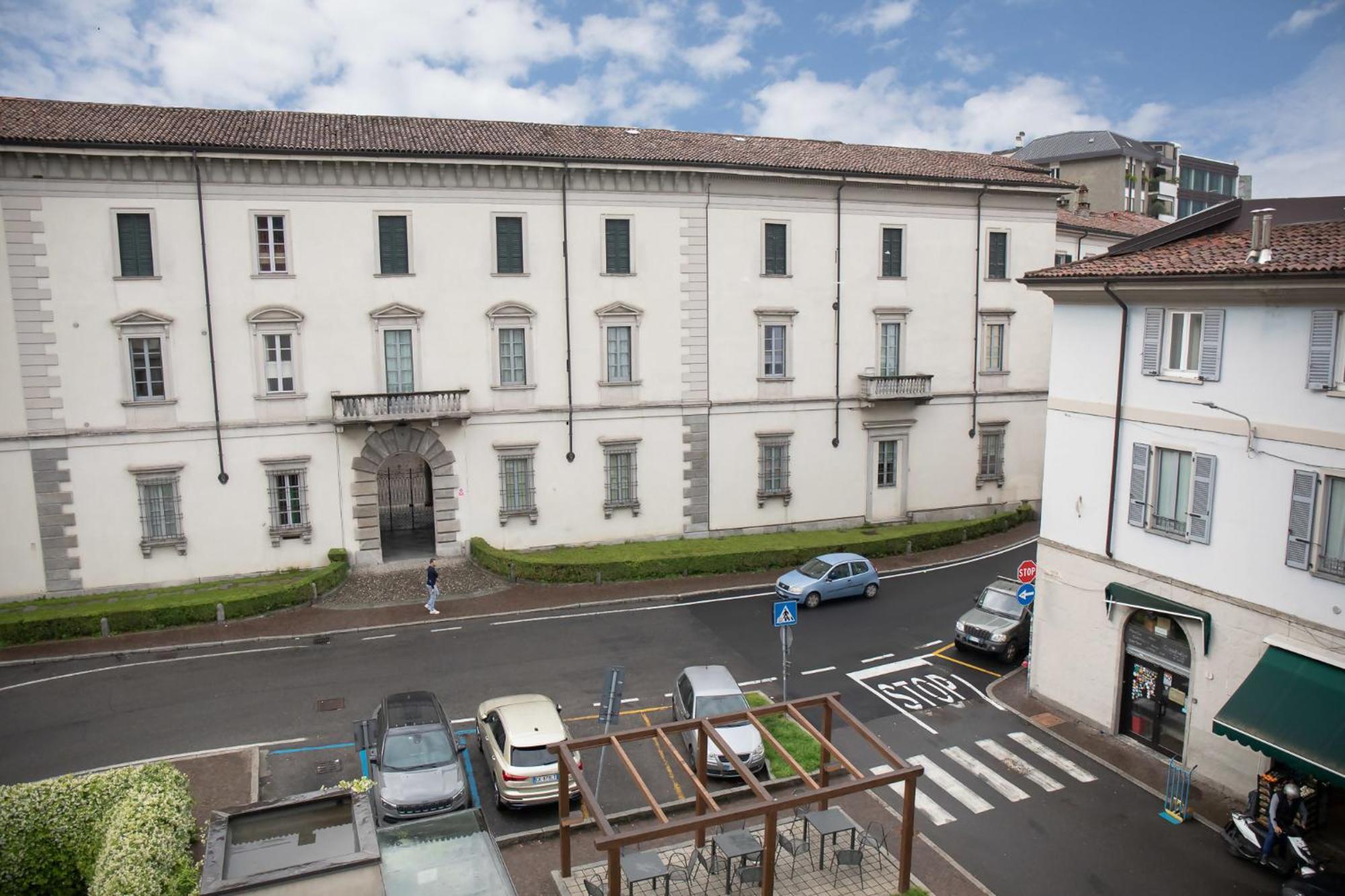 Elegant Beige Apartment - 5 Minutes From The Lake Como Zewnętrze zdjęcie